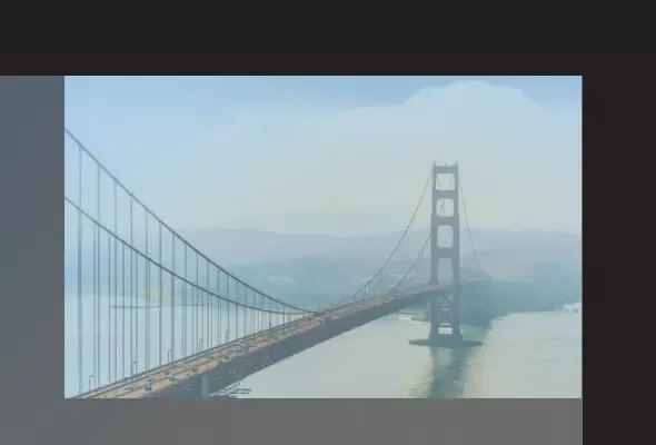 Pont illustrant la connexion fluide entre vos messages et vos prospects grâce à un copywriter freelance.